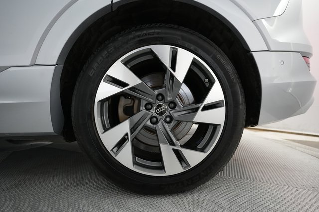 2022 Audi e-tron Sportback — photo 16 of 25