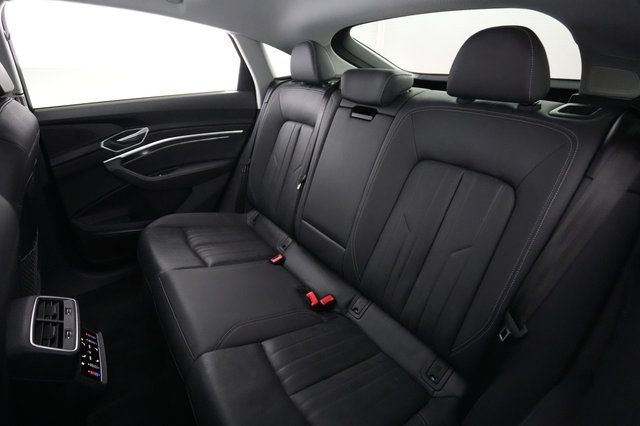 2022 Audi e-tron Sportback — photo 19 of 25