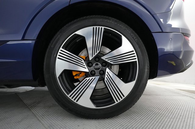 2022 Audi e-tron — photo 15 of 21