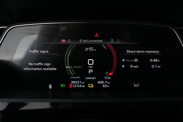 2022 Audi e-tron — photo 5 of 21