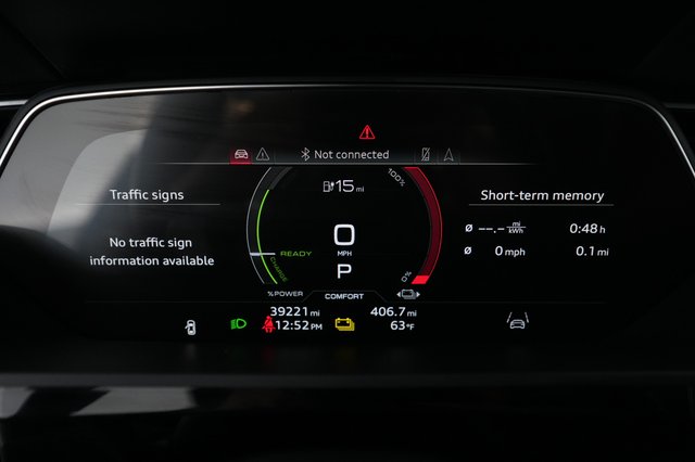 2022 Audi e-tron — photo 5 of 21