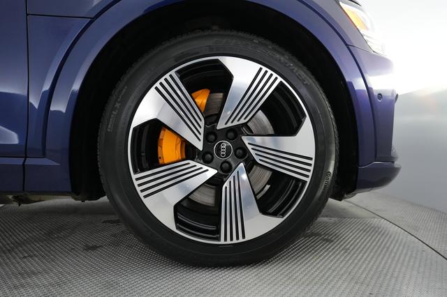 2022 Audi e-tron — photo 7 of 21