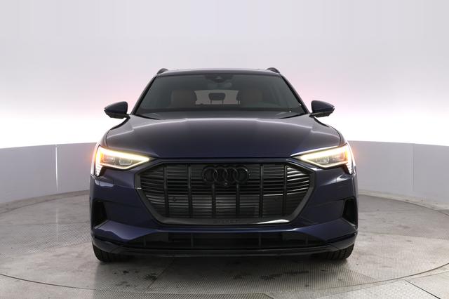 2022 Audi e-tron — photo 9 of 21