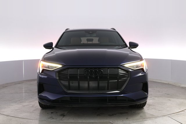 2022 Audi e-tron — photo 9 of 21
