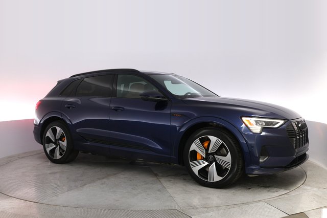 2022 Audi e-tron — photo 11 of 21