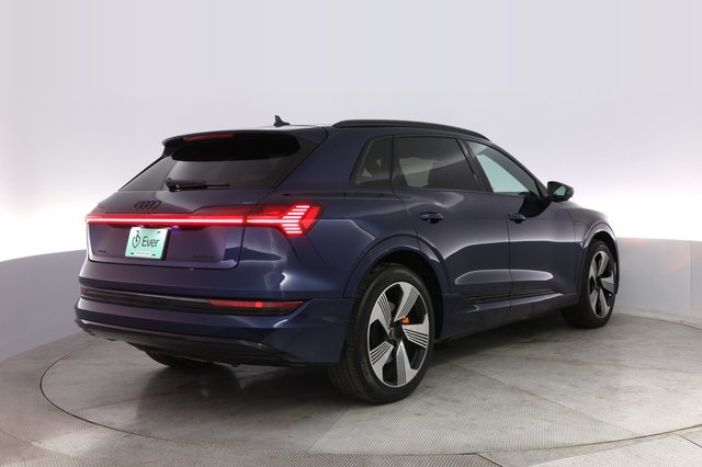 2022 Audi e-tron — photo 2 of 21