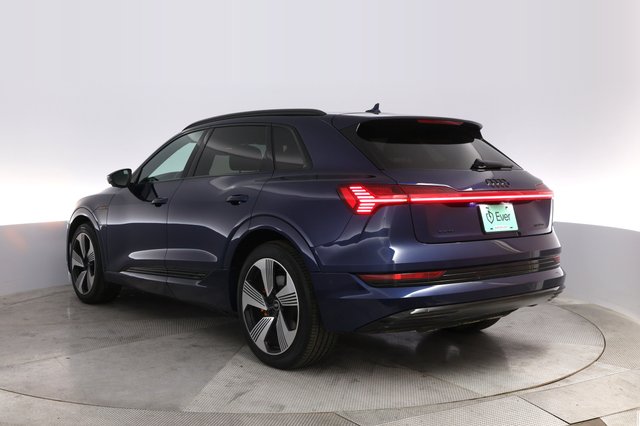 2022 Audi e-tron — photo 13 of 21