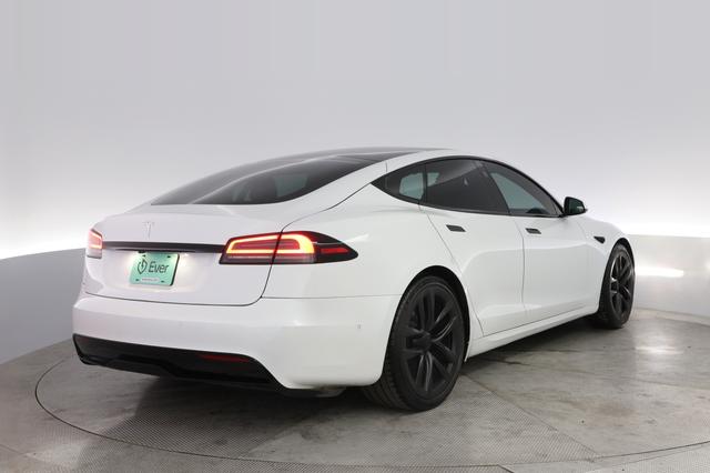 2022 Tesla Model S — photo 2 of 21
