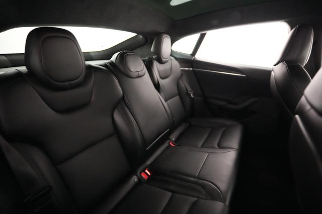 2022 Tesla Model S — photo 4 of 21