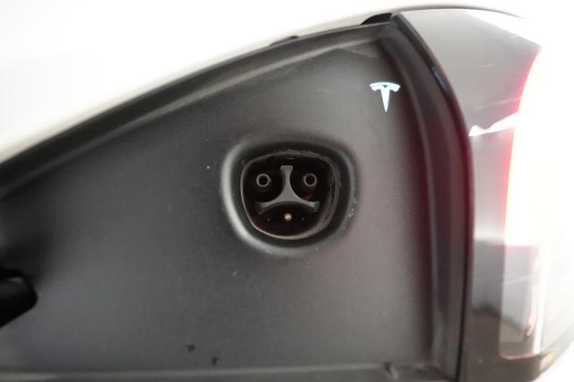 2022 Tesla Model S — photo 8 of 21