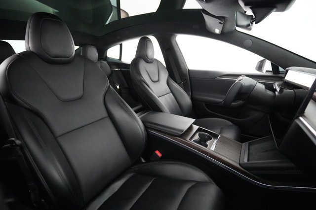 2022 Tesla Model S — photo 18 of 21