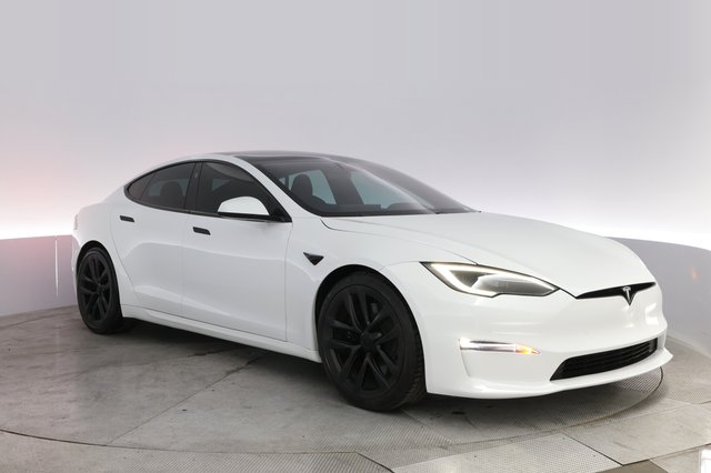2022 Tesla Model S — photo 10 of 21