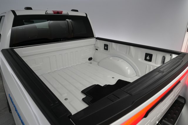 2023 Ford F-150 Lightning — photo 6 of 17