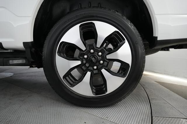 2023 Ford F-150 Lightning — photo 10 of 17