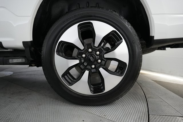 2023 Ford F-150 Lightning — photo 10 of 17