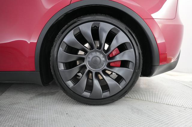 2023 Tesla Model Y — photo 7 of 22