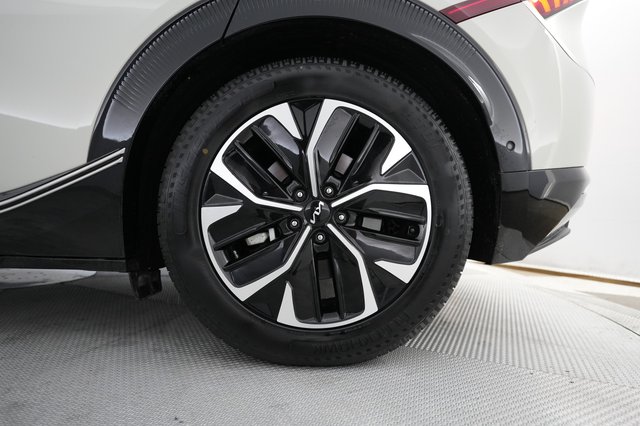 2023 Kia EV6 — photo 16 of 22