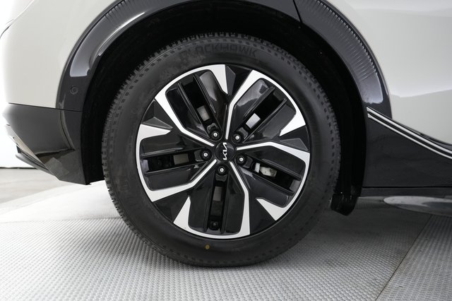 2023 Kia EV6 — photo 17 of 22