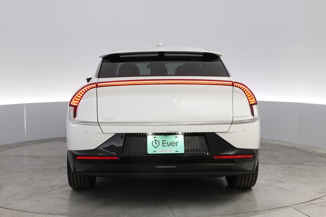 2024 Kia EV6 — photo 12 of 21