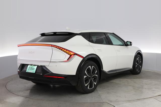 2024 Kia EV6 — photo 2 of 21