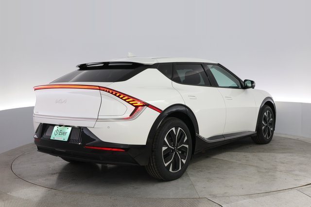 2024 Kia EV6 — photo 2 of 21