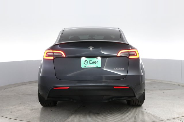 2021 Tesla Model Y — photo 12 of 27