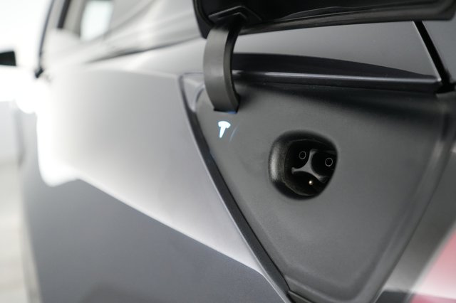 2021 Tesla Model Y — photo 8 of 27