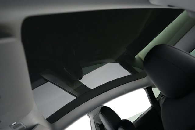 2021 Tesla Model Y — photo 23 of 27