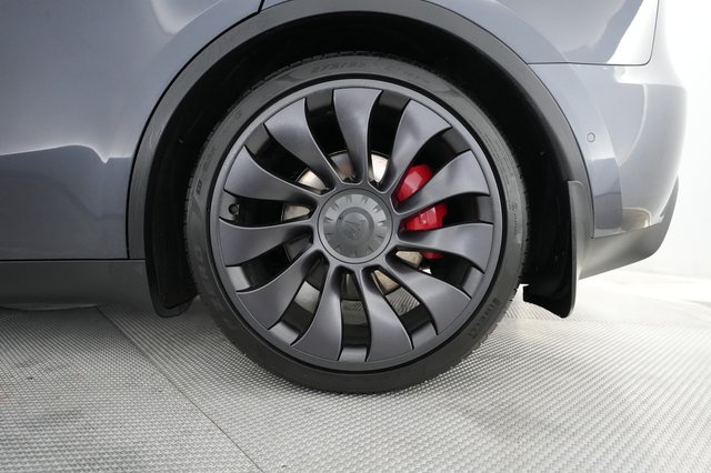 2021 Tesla Model Y — photo 15 of 27