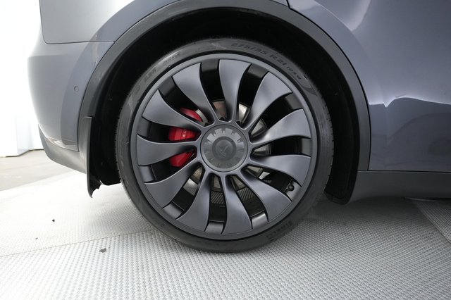 2021 Tesla Model Y — photo 17 of 27