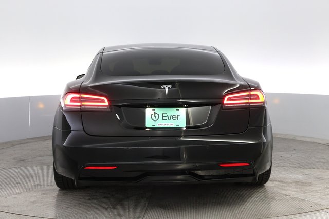 2022 Tesla Model S — photo 12 of 21
