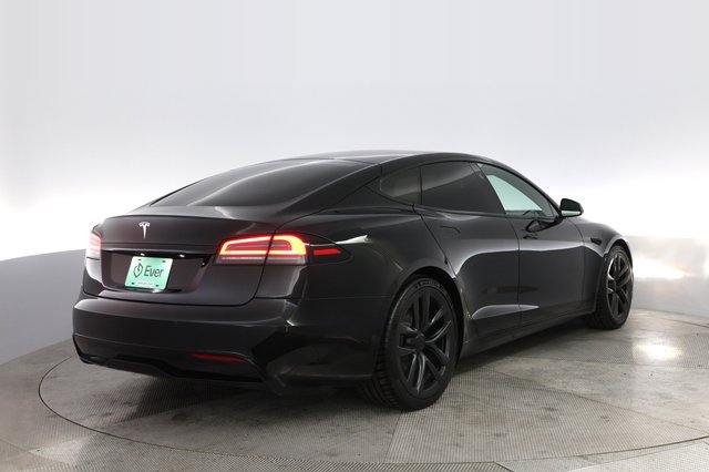 2022 Tesla Model S — photo 2 of 21
