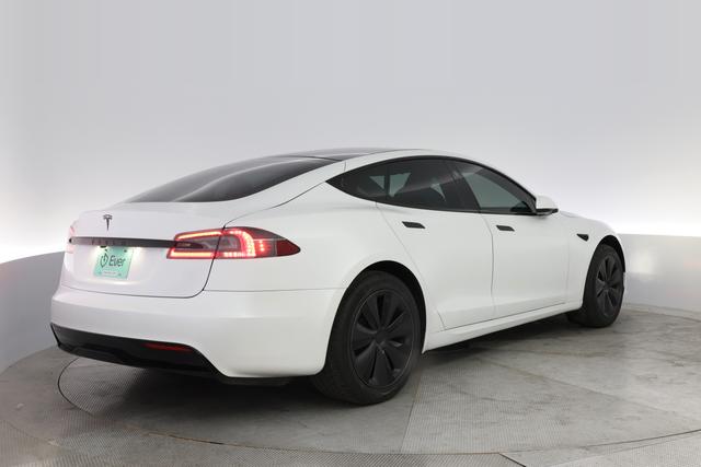 2022 Tesla Model S — photo 2 of 25