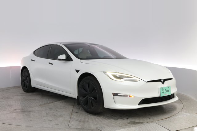 2022 Tesla Model S — photo 10 of 25