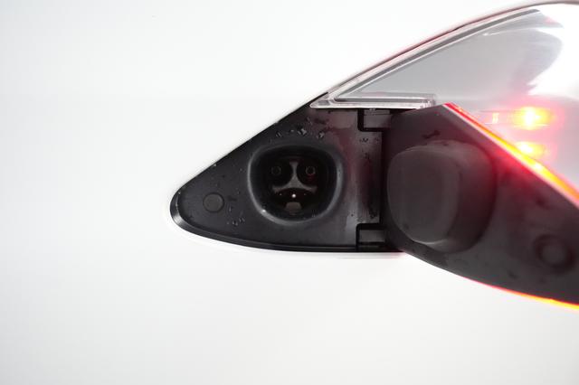 2022 Tesla Model S — photo 8 of 25