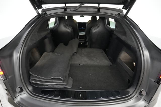 2022 Tesla Model X — photo 6 of 22