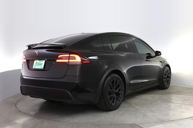 2022 Tesla Model X — photo 2 of 22