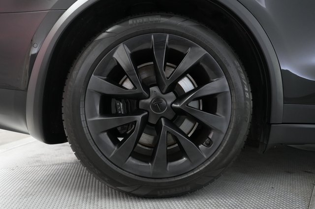 2022 Tesla Model X — photo 17 of 22