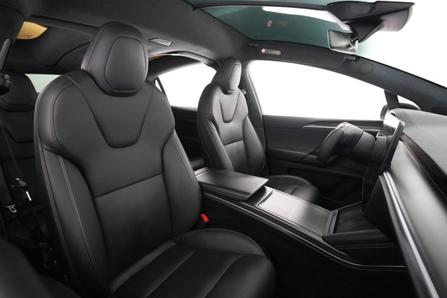 2022 Tesla Model X — photo 18 of 22