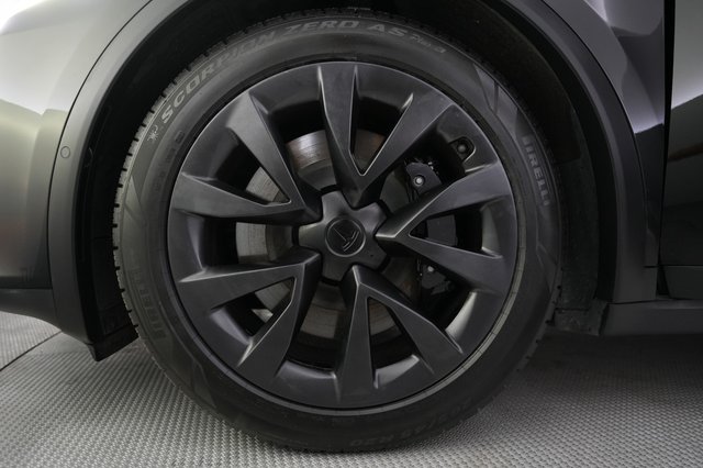 2022 Tesla Model X — photo 16 of 22
