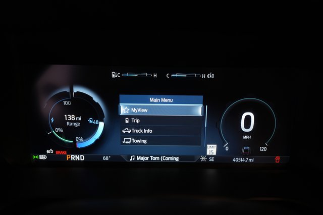 2022 Ford F-150 Lightning — photo 5 of 16