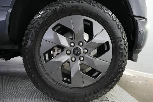 2022 Ford F-150 Lightning — photo 7 of 16