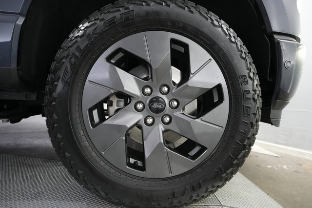 2022 Ford F-150 Lightning — photo 7 of 16