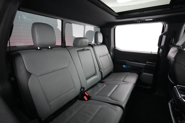2022 Ford F-150 Lightning — photo 4 of 16