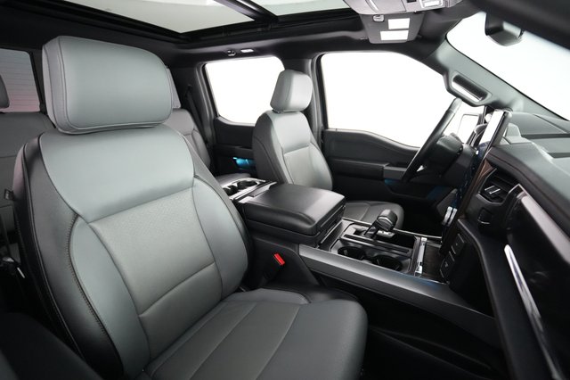 2022 Ford F-150 Lightning — photo 13 of 16