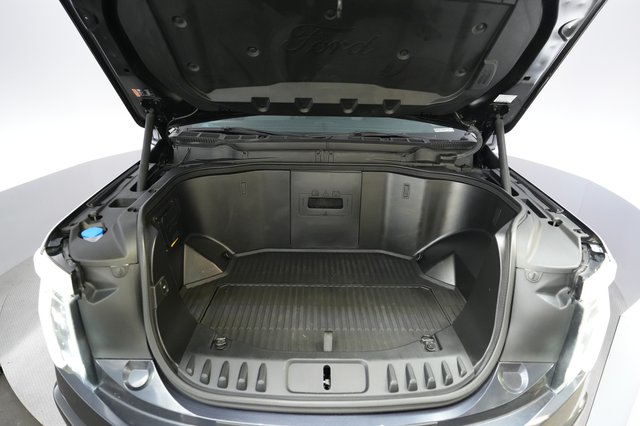 2022 Ford F-150 Lightning — photo 6 of 16