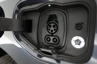 2022 Ford F-150 Lightning — photo 8 of 16