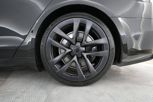 2022 Tesla Model S — photo 7 of 22
