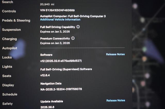 2022 Tesla Model S — photo 5 of 22