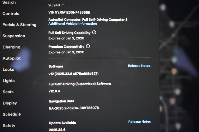 2022 Tesla Model S — photo 5 of 22